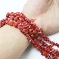Cuentas de piedra roja irregular naturales para creación de joyas y lindas pulseras - Astillas Rojas Naturales Teñidas