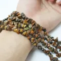 Cuentas de piedra ojo de tigre natural irregular para la creación de joyas y accesorios - Fragmentos de Ojo de Tigre Natural