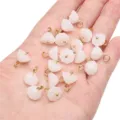 Pendentifs en verre imitation jade rose pâle avec boucles dorées pour bijoux DIY créatifs - Gousse de Lotus / 11x6mm (5 Pièces/Paquet) / Blanc