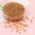 Primer plano de cuentas de vidrio doradas con núcleo plateado en un envase para joyería - 4mm (10g/Paquete) / Champán dorado