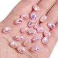 Unregelmäßige rosa schillernde ABS-Perlen für handgefertigte DIY-Halsketten und Armbänder - Twist-Form / 2 Stück (7x10mm) / Irisierendes Rosa