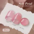 Vue détaillée du vernis gel rose TS11 montrant l'effet d'une couche par rapport à deux couches - Pétale Doux (TS11)