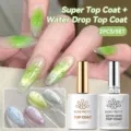 Vue détaillée de l'effet goutte d'eau 3D sur ongles verts avec flacons de vernis - Top Coat Goutte d'Eau Et Top Coat de Cristal