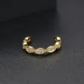 Elegante ear cuff placcato oro con pietre di zirconi cubici scintillanti per orecchie senza buco - Colore Oro (E19030902-K)