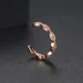 Earcuff placcato in oro rosa con zirconi cubici scintillanti per orecchie senza buco. - Colore Oro Rosa (E19030902-RG)