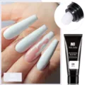 Detalle del gel de extensión de uñas blanco con resultados de manicura profesional - Blanco (08)