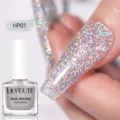 Dettaglio macro della texture glitter argento olografico dello smalto LILY'CUTE HP01 - Argento Olografico (HP01)