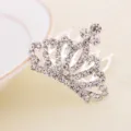 Detailansicht eines funkelnden Strass-Prinzessinnen-Tiaras für Mädchengeburtstage. - Silber Seitenansicht Strass Prinzessin Krone (Stil 9)
