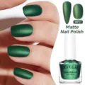 LILY'CUTE matte nagellak in donkergroen MP27 voor een verfijnd fluwelen effect op de nagels - MP27 Donkergroen