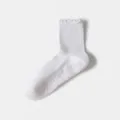 Weiße rutschfeste Yoga-Socken in Wadenlänge mit Silikon-Grips und elegantem Rüschenrand - Einheitsgröße / Weiß