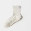 Weiße rutschfeste Yoga-Socken mit Rüschenbündchen und Griffsohlen für Pilates-Fitness. - Einheitsgröße / Beige