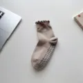 Professional non-slip beige yoga socks with heart embroidery and ruffled lettuce edge cuff - One Size / Khaki