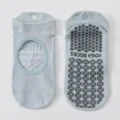 Light blue non-slip yoga socks with silicone heart grips for Pilates and floor exercises - One Size / Light Blue