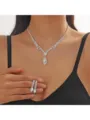 Set di gioielli da sposa in argento con collana a V e orecchini a goccia - Set Collana e Orecchini / Argento Pavé Di Strass A Goccia D'Acqua (034)