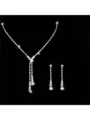 Elegante set di gioielli da sposa in argento con collana a V e orecchini a goccia - Set di Collana e Orecchini con Nappina a V (057) / Argento