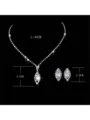 Elegante set di gioielli da sposa con collana in zircone a V e orecchini di cristallo - Set di Collana e Orecchini a V con Strass (67) / Argento