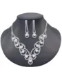 Elegante set di gioielli da sposa con collana a V, orecchini e perle bianche lucide - Set Di Perle E Strass A V (69) / Perla D'Argento (69)