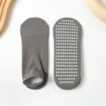 Calcetines de yoga antideslizantes grises con puntos blancos para fitness y entrenamiento. - Gris