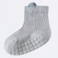 Atmungsaktive Mesh-Babysocken mit rutschfesten Silikon-Grips in schickem Hellgrau Design - 3-5 Jahre Empfohlene Fußlänge 13-16CM / Grau