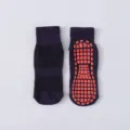 Rutschfeste Trampolinsocken in Lila mit roten Silikon-Noppen und atmungsaktivem Mesh-Gewebe - Dunkellila