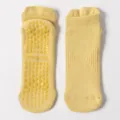 Yellow non-slip cotton yoga socks with silicone grips for Pilates and fitness workouts - One Size / Light Yellow