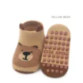 Rutschfeste Baby-Socken mit gelbem Bärenmuster und braunen Silikon-Noppen an der Sohle - Gelber Bär