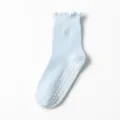 Light blue yoga socks with heart embroidery and anti-slip dots for Pilates and fitness - Blue