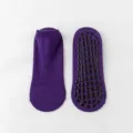 Professionelle violette rutschfeste Yoga-Socken mit schwarzen Silikonnoppen auf der Sohle - Dunkellila
