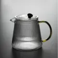 Théière en verre strié résistant à la chaleur avec poignée ambre pour le bureau. - M
