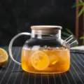 Κανάτα νερού 1000ml από βοριοπυριτικό γυαλί με καπάκι μπαμπού και τσάι με λεμόνι - 1000ml Μεγάλο Άνοιγμα Απλό Καπάκι Μπαμπού / Διαφανές
