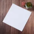 Asciugamano usa e getta bianco spesso con bordi smerlati per ristoranti e pulizia - Tessuto a Maglia di Catena 200g 25*25cm Bordo Ondulato / Bianco