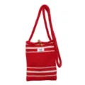 Kleine rood-wit gestreepte gebreide crossbodytas met een houten knoopsluiting - 14*19.5 / Rood