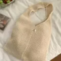 Stijlvolle crèmewitte handgebreide draagtas met minimalistisch egg-labeltje - Eén maat / Broken Wit