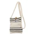 Handgefertigte gestrickte Mini-Umhängetasche in Creme-Schwarz mit Holzknopf-Verschluss - 14*19.5 / Beige