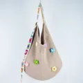 Beige gehaakte schoudertas met kleurrijke bloemenband casual gebreide tas voor dames dagelijks - Kleine Bloemstijl / Licht kaki