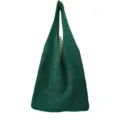 Dettaglio della borsa tote a rete in maglia verde scuro ideale per la spiaggia estiva - Verde smeraldo