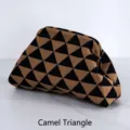 Pochette porta trucchi portatile con motivo geometrico a triangoli cammello e nero - Geometrico a Triangoli Cammello