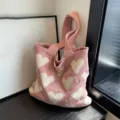 Grote gebreide draagtas met roze en witte hartpatronen voor dagelijks gebruik op reis - Groot Hart (Large Heart) / Roze