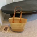 Grote geweven strooien draagtas met bruine leren handvaten in zomerse zeestijl. - 42*28*13cm / Khaki Beige Streep