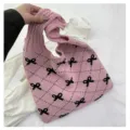Roze gebreide draagtas met zwarte strikpatronen, grote casual stijl voor vrouwen. - Roze (Zwarte Strik)