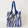 Stijlvolle blauw-witte gebreide draagtas met zebramotief voor dames, grote schoudertas - Blauw
