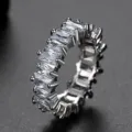 Anillo de eternidad vintage con circonitas rectangulares claras en tono plateado - Talla 6 / Estilo Pavé Blanco (R19110501-Rh) / Plateado
