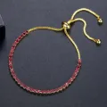 Elegante pulsera ajustable bañada en oro con piedras de circonita cúbica roja - Estilo de Cadena de Tenis Ajustable / Dorado Rojo (B22041501-Rd18K)