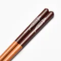 Palillos japoneses de madera con punta afilada y decoración de patrón de pez blanco - 23cm / Burdeos