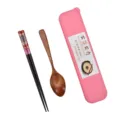 Set di bacchette e cucchiaio in legno con una custodia portatile di colore rosa scuro - Pesce Rosso / Scatola Posate Rosa