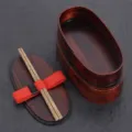 Portapranzo bento giapponese a doppio strato in legno con bacchette e fascia rossa - Stile Ovale Scuro a Doppio Strato (Modello F) / Con Bacchette E Fascia / Marrone scuro