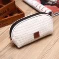 Minimalistische witte cosmetische tas met geweven patroon en zwarte ritssluiting - 20*6*11.5cm / Schelpstijl / Wit
