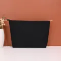 Minimalistische zwarte nylon cosmetische tas met gouden ritsen voor make-up opbergruimte - Zwart