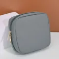 Graue tragbare quadratische Kosmetiktasche mit großem Fassungsvermögen und Goldreißverschluss - 15x5.5x15cm / Grau