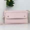 Elegante roze crossbody damestas van kunstleer met verfijnde gouden metalen accenten - 20x3.5x12cm / Roze